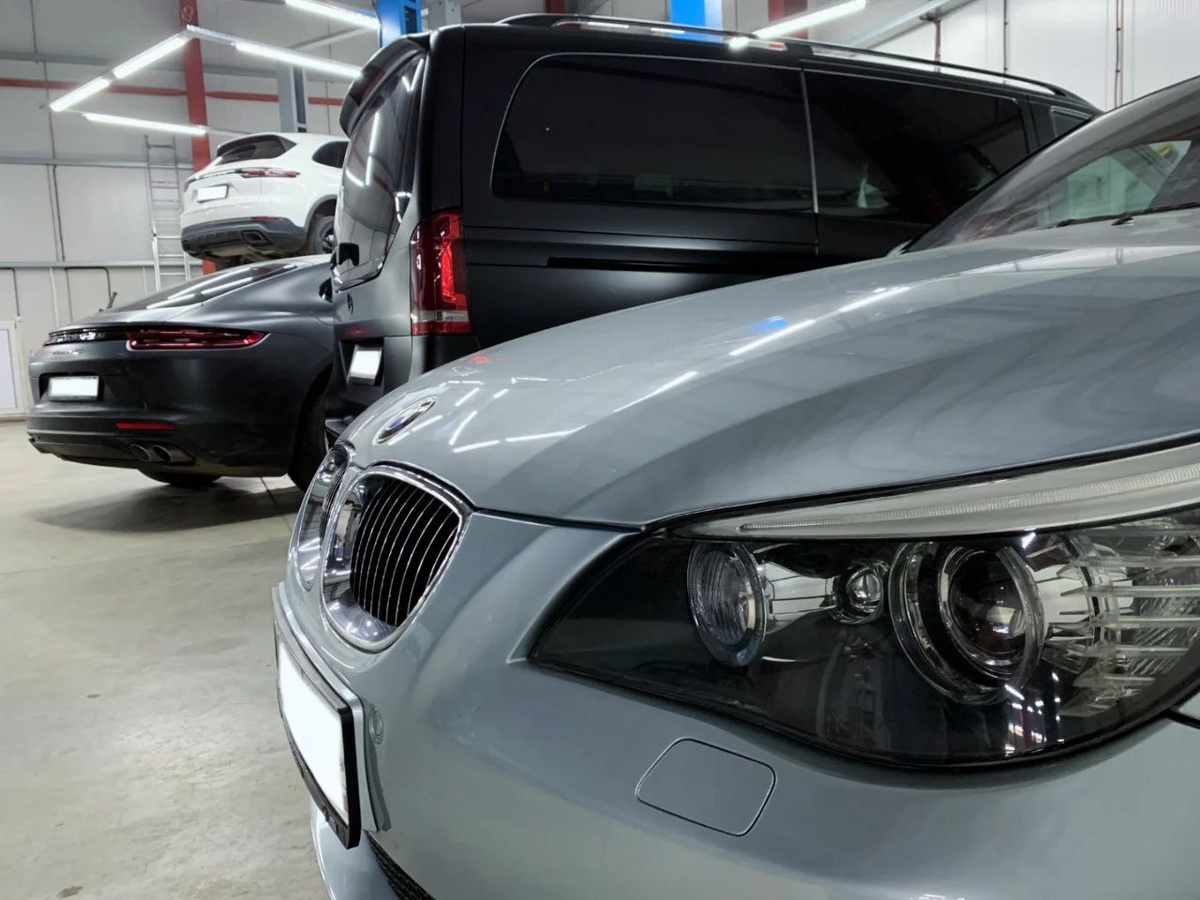 Дополнительно можно защитить оптику - бронепленка сохранит прозрачность фар