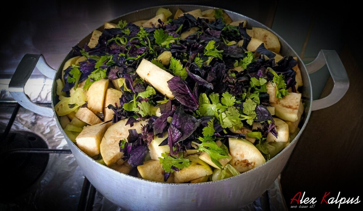 Начало готовки аджепсандали по-домашнему и по-деревенски без картофеля! Будем раздельно поджаривать. Кахетия, Грузия