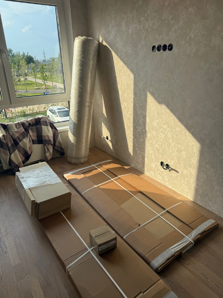 На фото - привезли кровать 