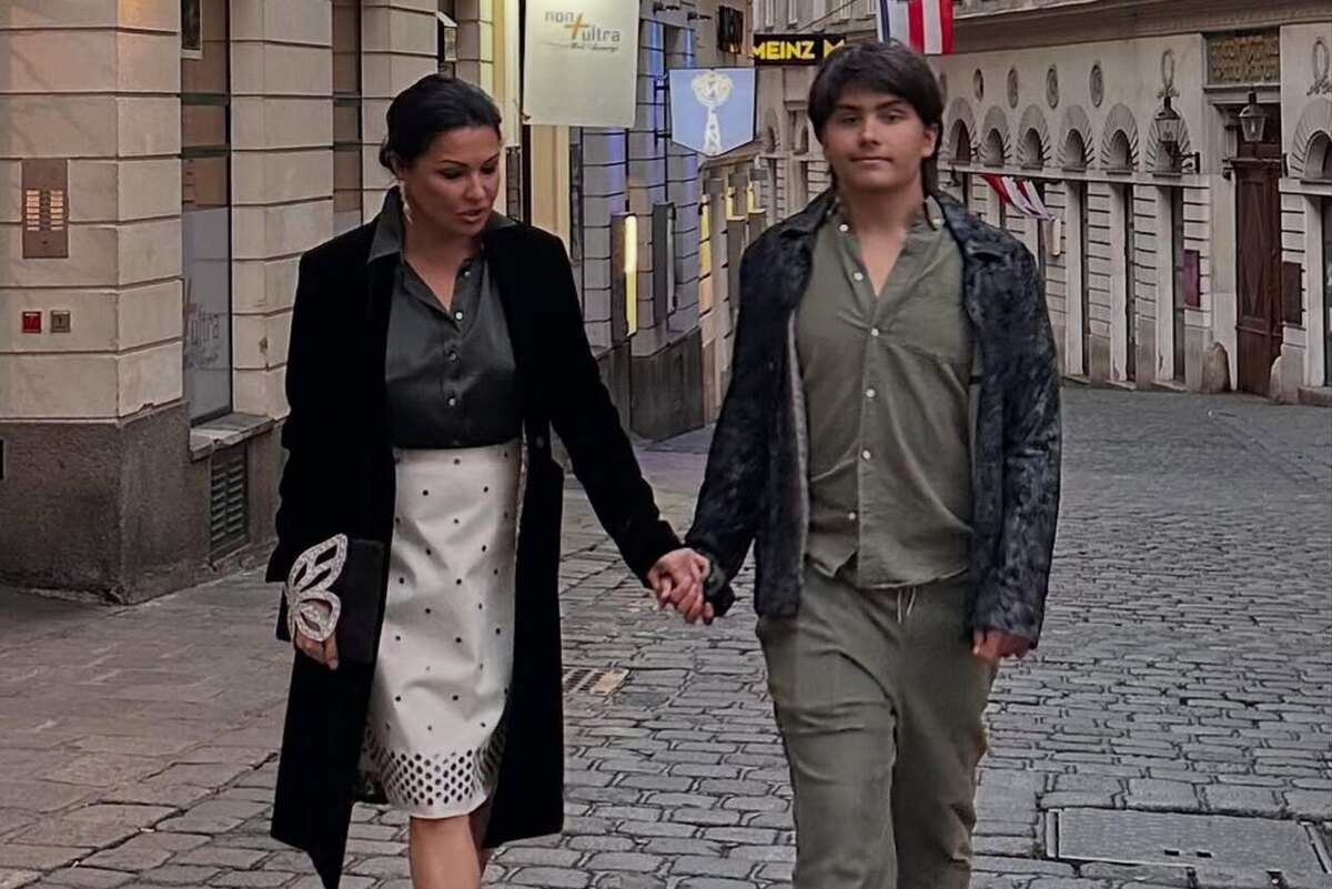    Анна Нетребко с сыном Тьяго Социальные сети