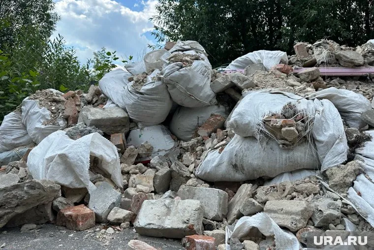 Свалку строительного мусора в Нижневартовске должны ликвидировать дачники
Фото: Екатерина Сычкова © URA.RU