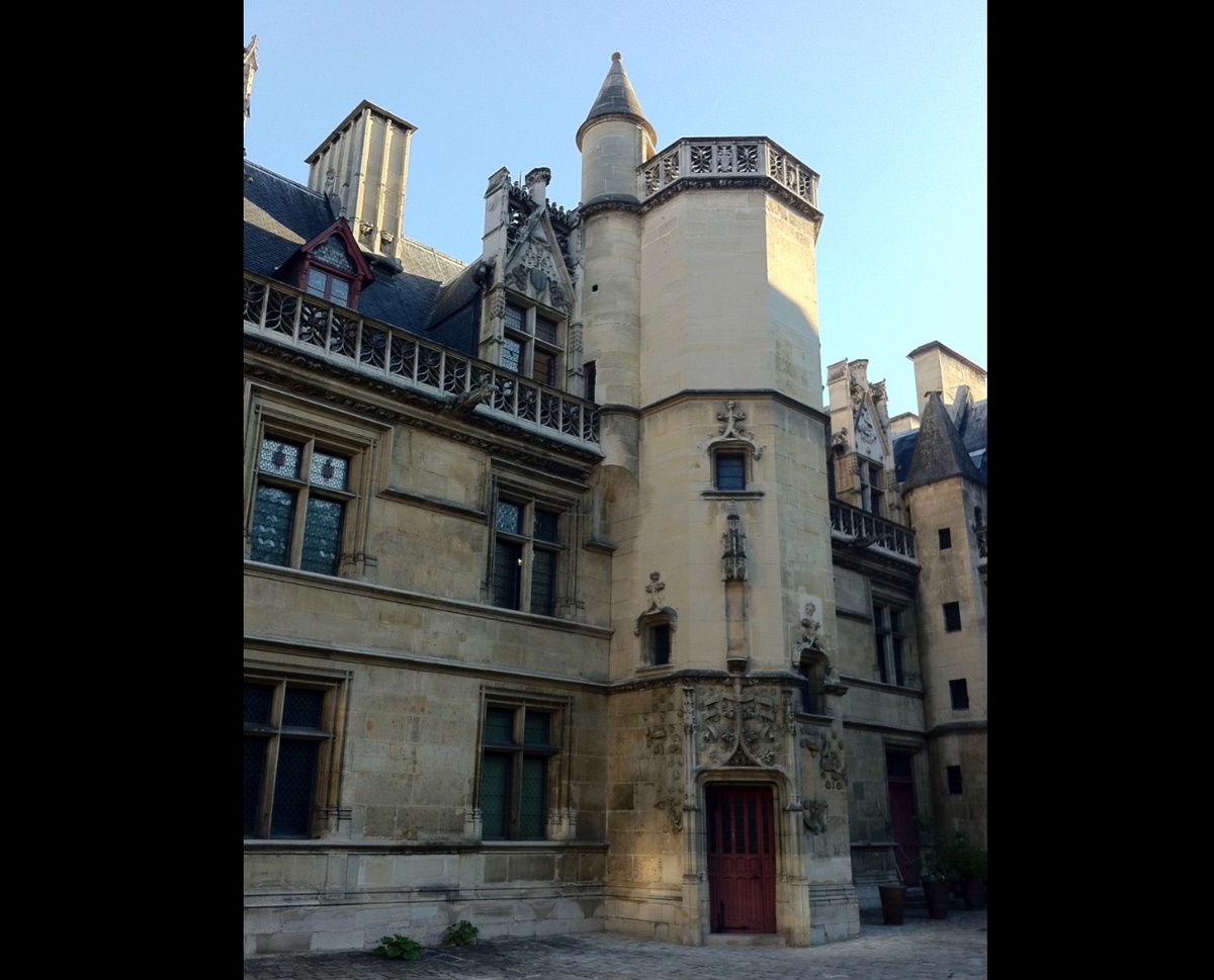 Верхняя башня это и есть первая обсерватория французского флота