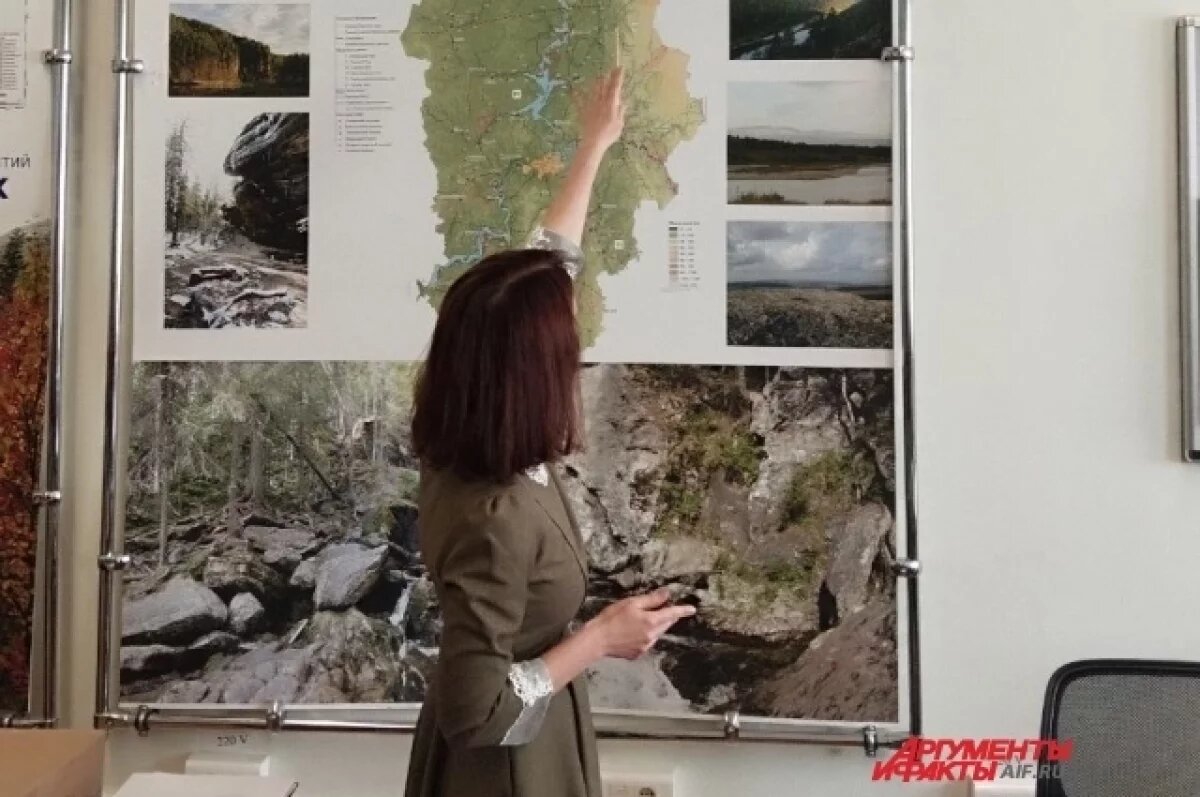    На вертолёте и лодках.