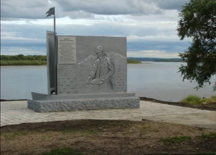 Памятник атаману Василию Даниловичу Пояркову.