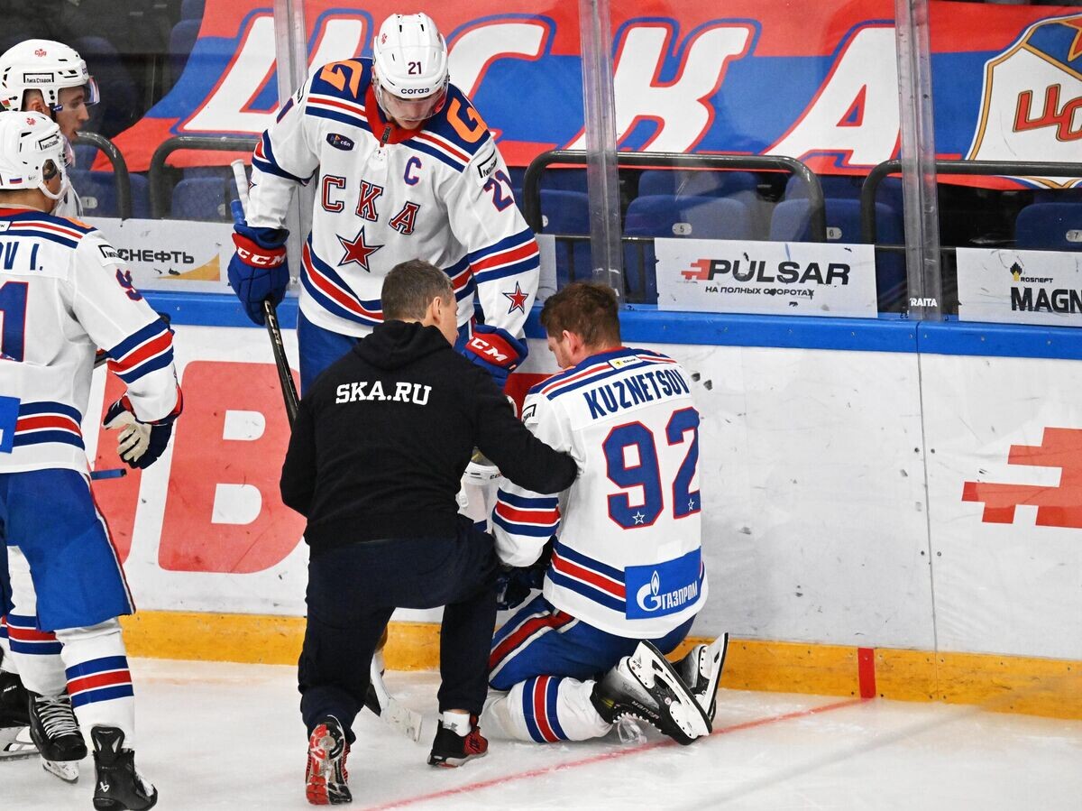    Хоккеист СКА Евгений Кузнецов получил травму© РИА Новости / Владимир Федоренко