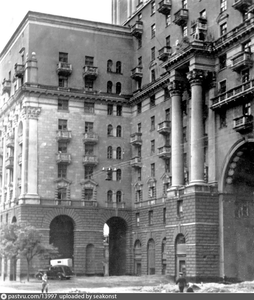 Гончарная улица (улица Володарского), дом № 36-38, 1946 - 1950 г. Источник: CD «Советская Москва 20–50-х».