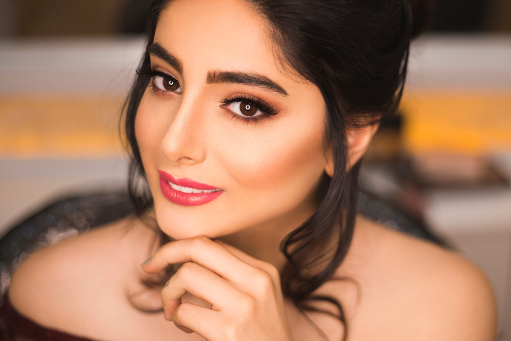 Какой макияж подходит для карих глаз: особенности и советы визажистов
