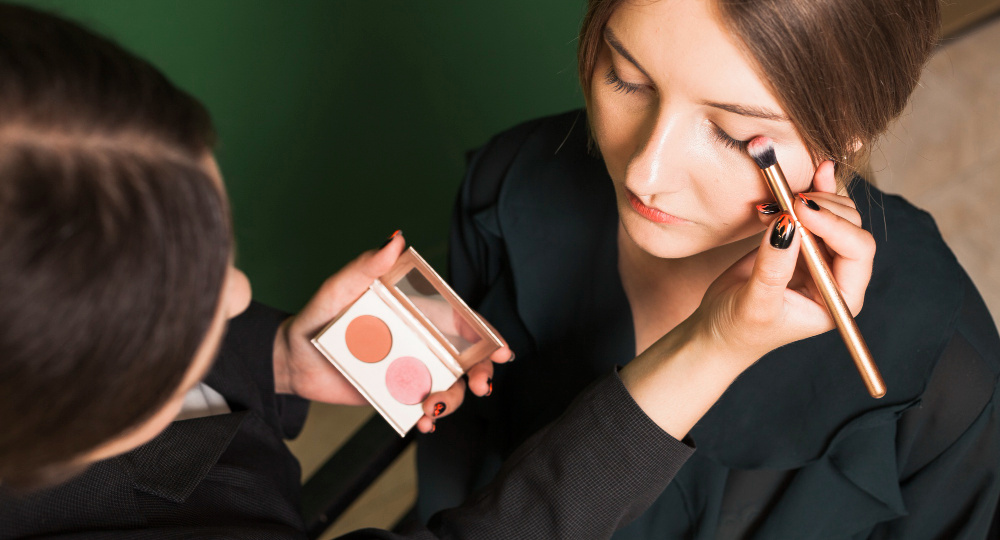 Макияж для карих глаз: идеи, советы и пошаговая инструкция для создания выразительного образа