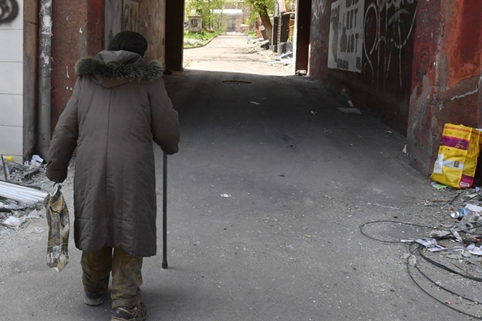 Женщина когда-то заменила парню отца и мать. Фото: Владимир Веленгурин. 