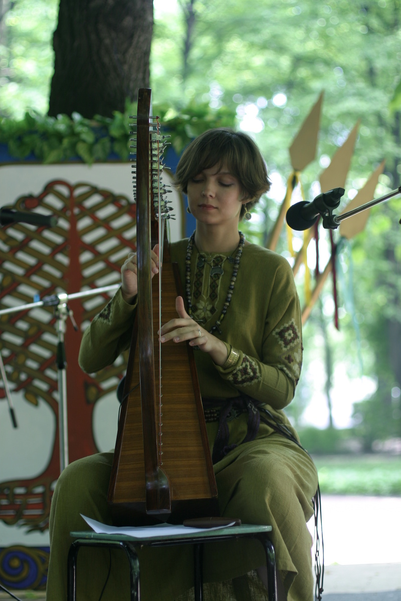 «Мельница» Хелависы: как фолк-ведьма из МГУ покорила рок-сцену и ушла в Ирландию