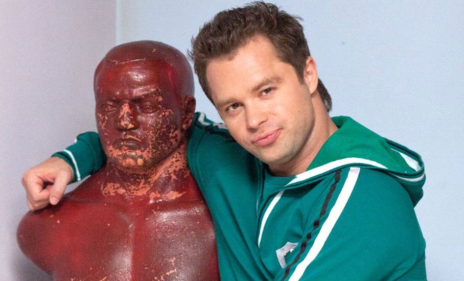 Виталий Гогунский – актёр и певец, прославившийся ролью наивного силача Кузи в ситкоме «Универ» (ТНТ, 2008–2018)