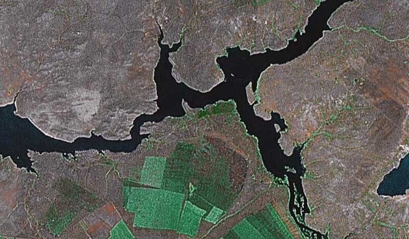 Место, где Жуса впадает в Суундук, Кресты.