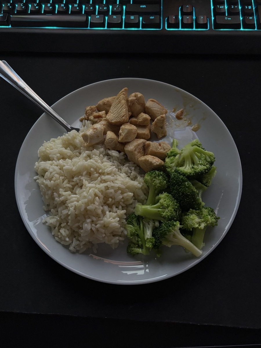 Готовое блюда на тарелке