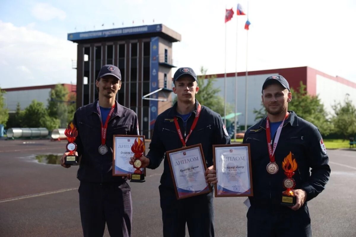    Первое место в конкурсе занял Сергей Кульнев из пожарного отряда № 214 в Зеленограде.