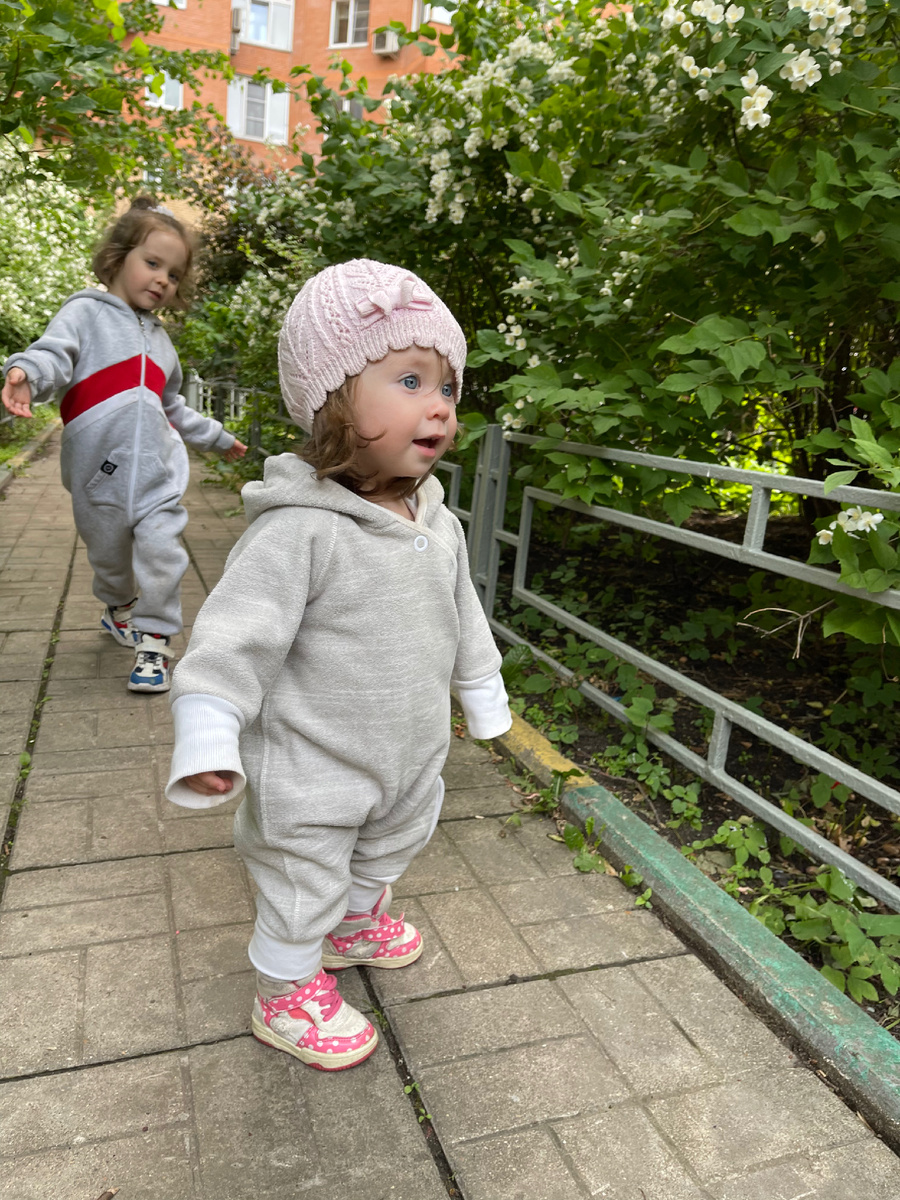 Девочки в московском дворе