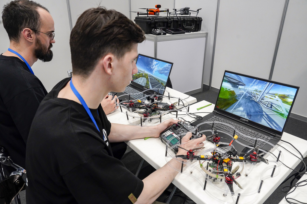    Одной из ключевых тем IT-Форума в Ханты-Мансийске стало развитие беспилотных авиационных систем