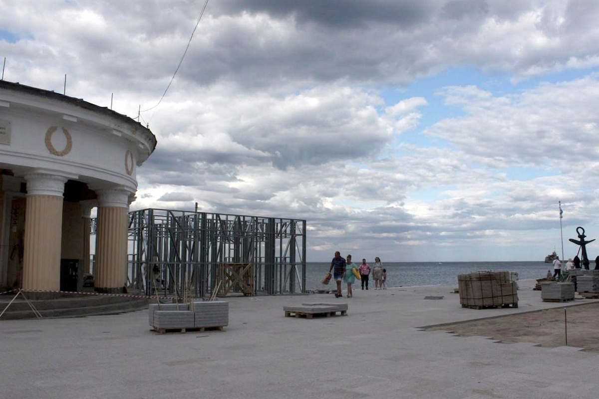 Установка туалета на набережной Десантников