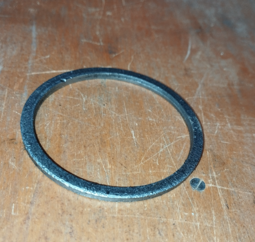 Его с шариковыми подшипниками не ставят, оно лишнее