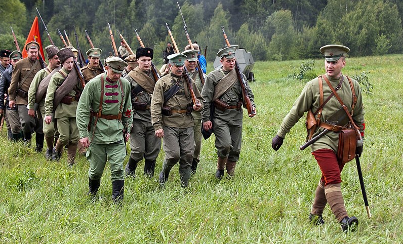 Красноармейцы на марше. Реконструкция. Фото из открытых источников