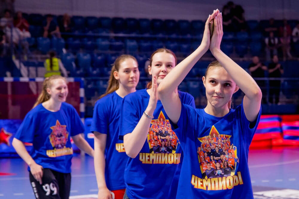    Собкало трудилась без устали