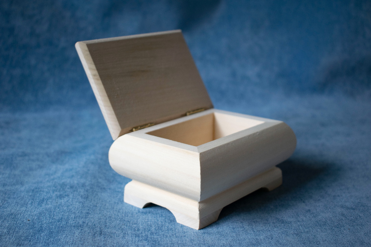 Заготовка из липы готова к росписи. Она загрунтована и отшлифована. Фотография автора статьи.