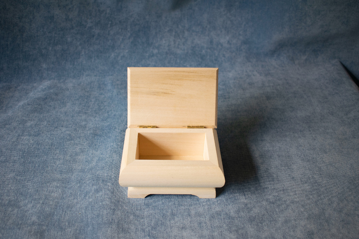 Заготовка из липы готова к росписи. Она загрунтована и отшлифована. Фотография автора статьи.