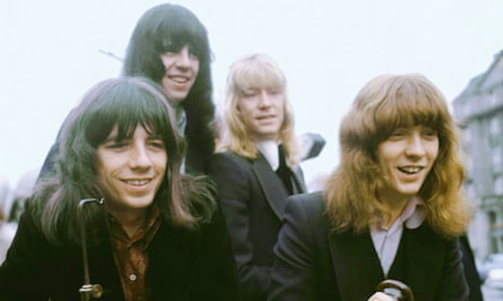 А вы слышали, как Sweet исполняют песни The Beatles, The Doors и The Who?