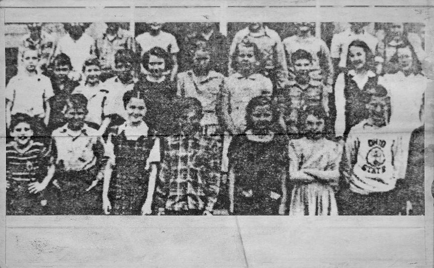 ℗Архивная школьная фотография. Харлан Эллисон стоит в левом нижнем углу.