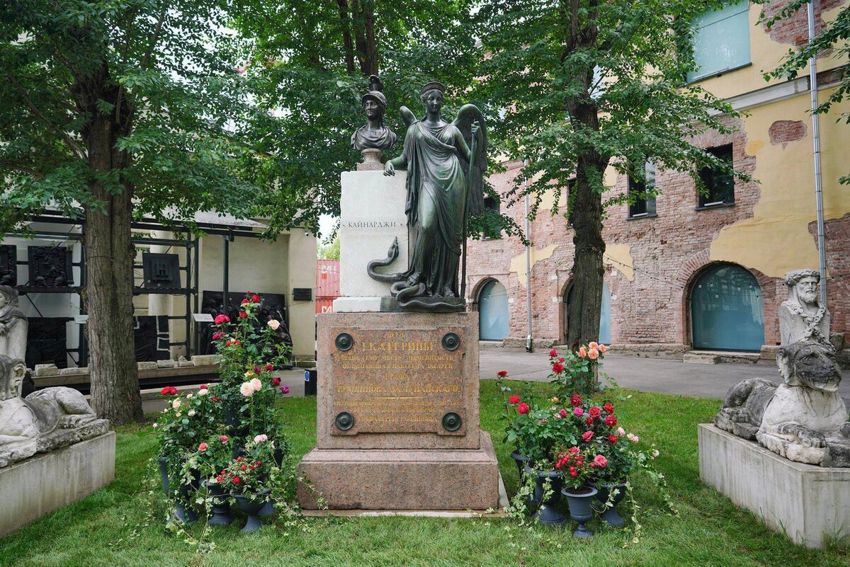 Аллегория мира и Екатерина II снова встречают гостей Музея архитектуры. Пресс-служба Музея архитектуры имени А. В. Щусева 