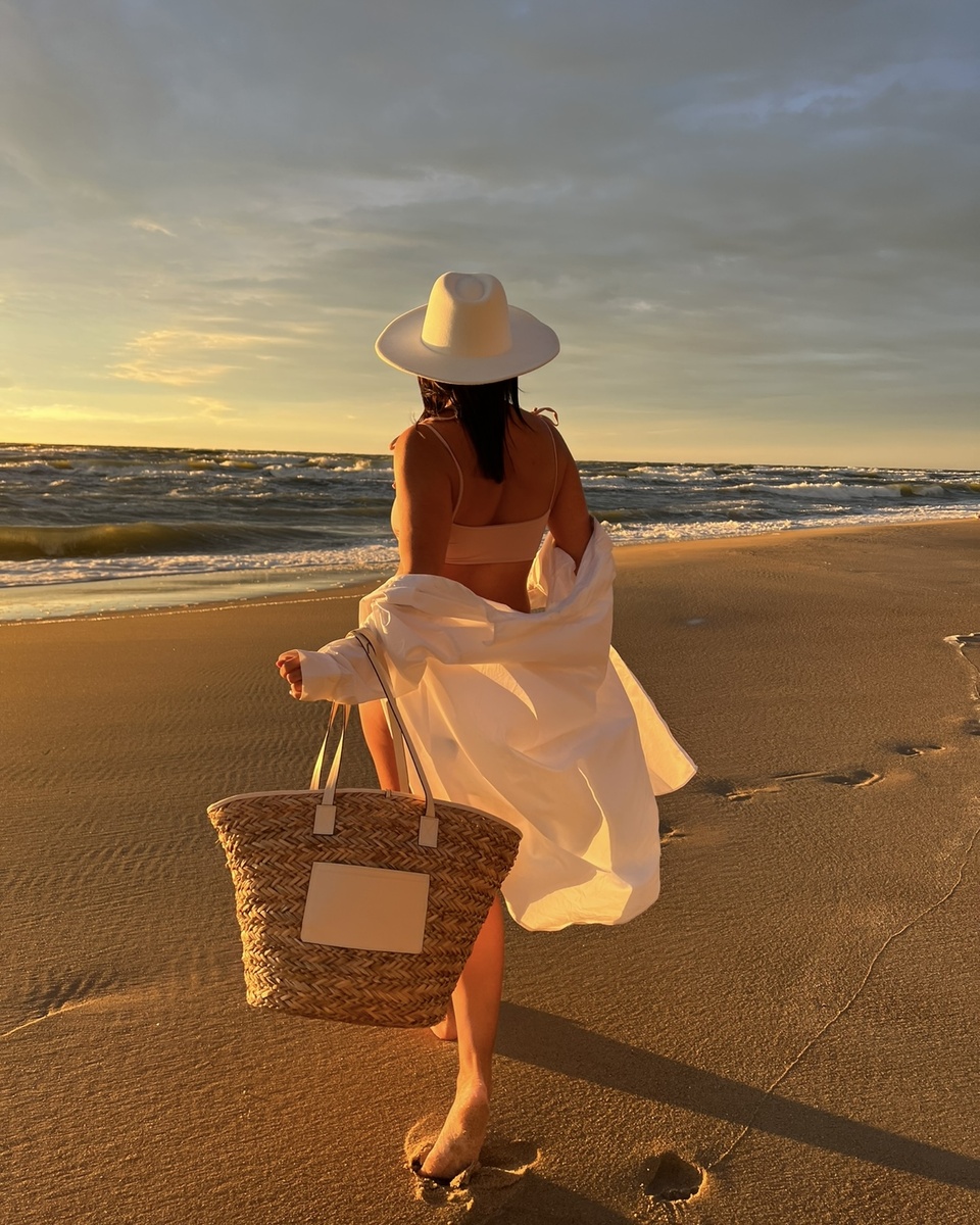  +30 на Балтике — это когда ты идёшь на пляж и боишься, что на тебя подадут в суд за обнажение надежд.