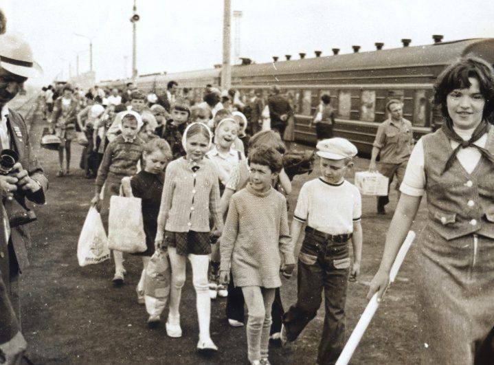 Пионеры, прибывшие первым поездом Москва – Анапа 28.05.1978 г. Источник фото: канал в Телеграм train_history_store