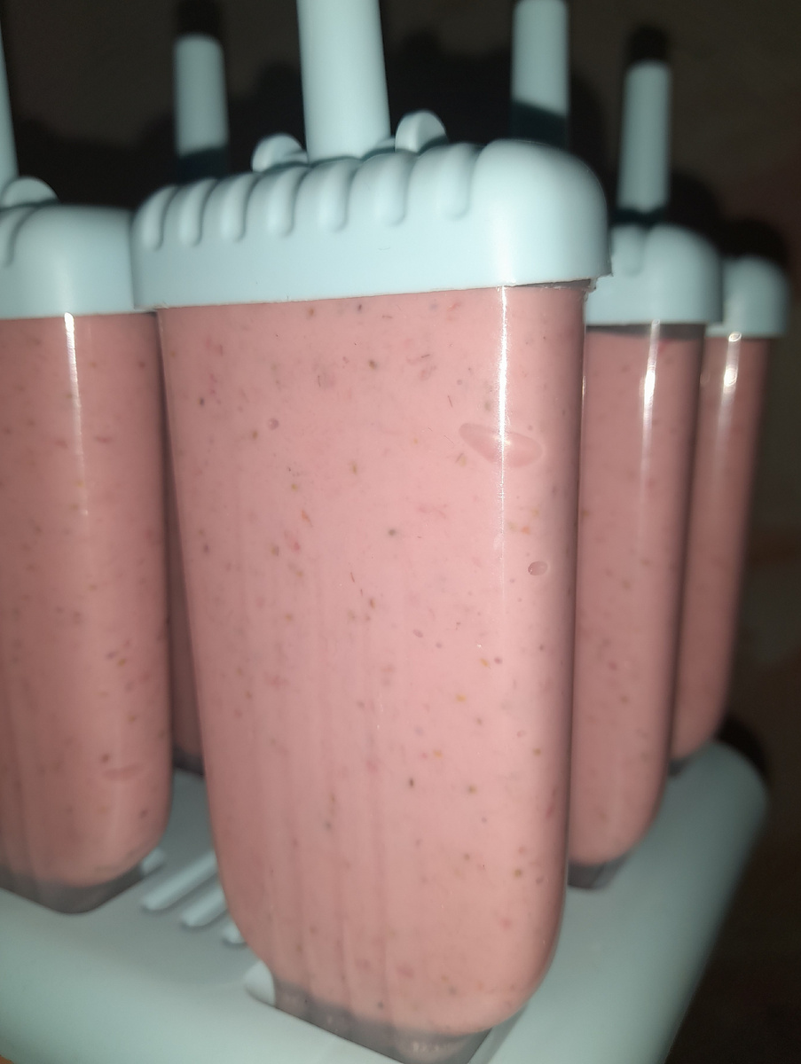 Сорберт легко освободить от формочки, поместив на пару секунд в стакан с горячей водой