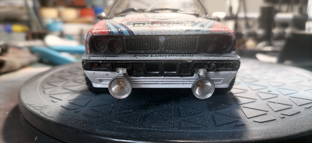 Примерка нижнего ряда дополнительных фар.