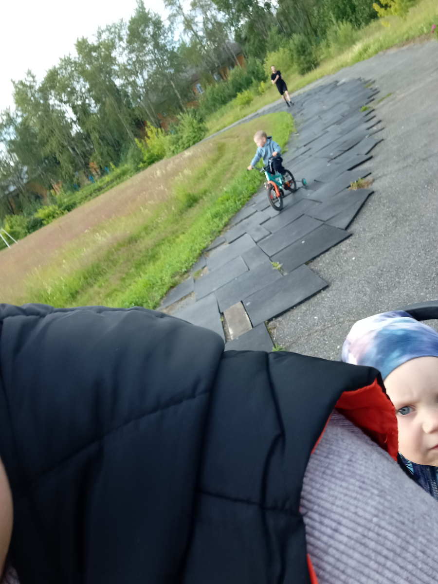 Катала Филиппа на велосипеде 😉