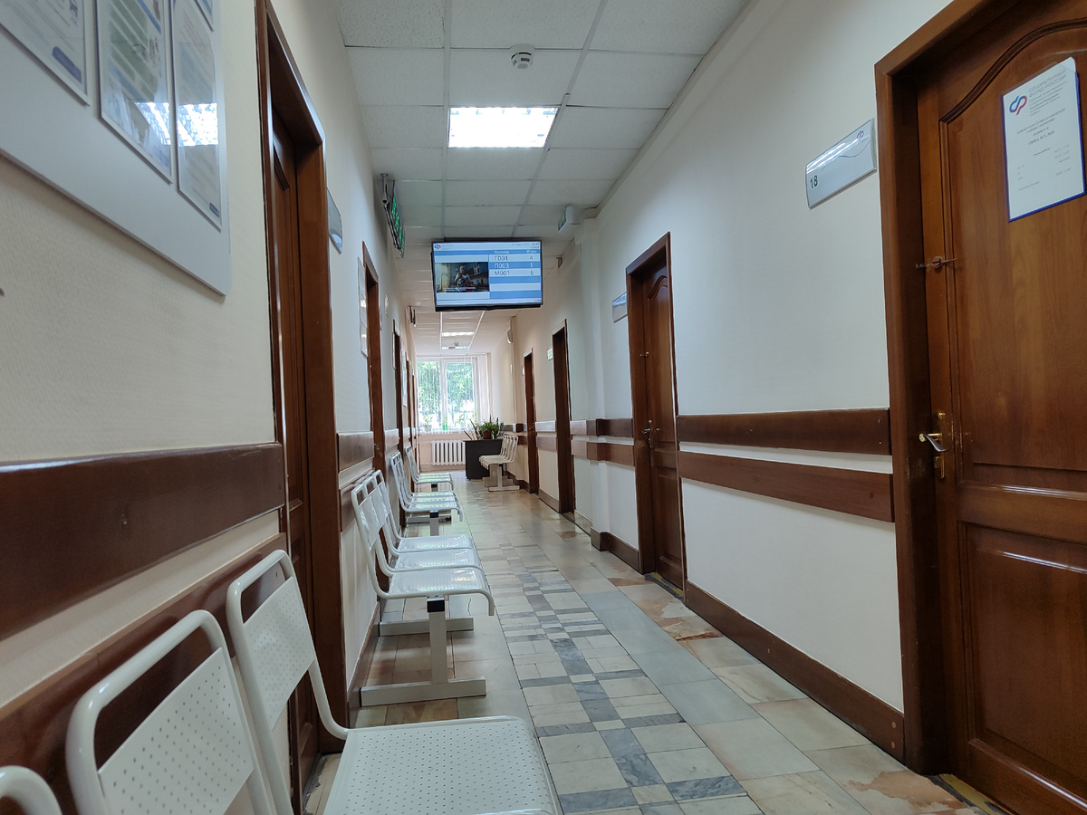 Коридор в пенсионном фонде. Пустой