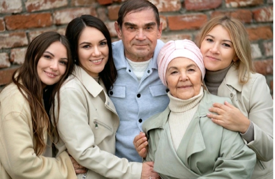 Фотография взята из книги Ляйли Сабировой «Согреваясь теплом семьи»