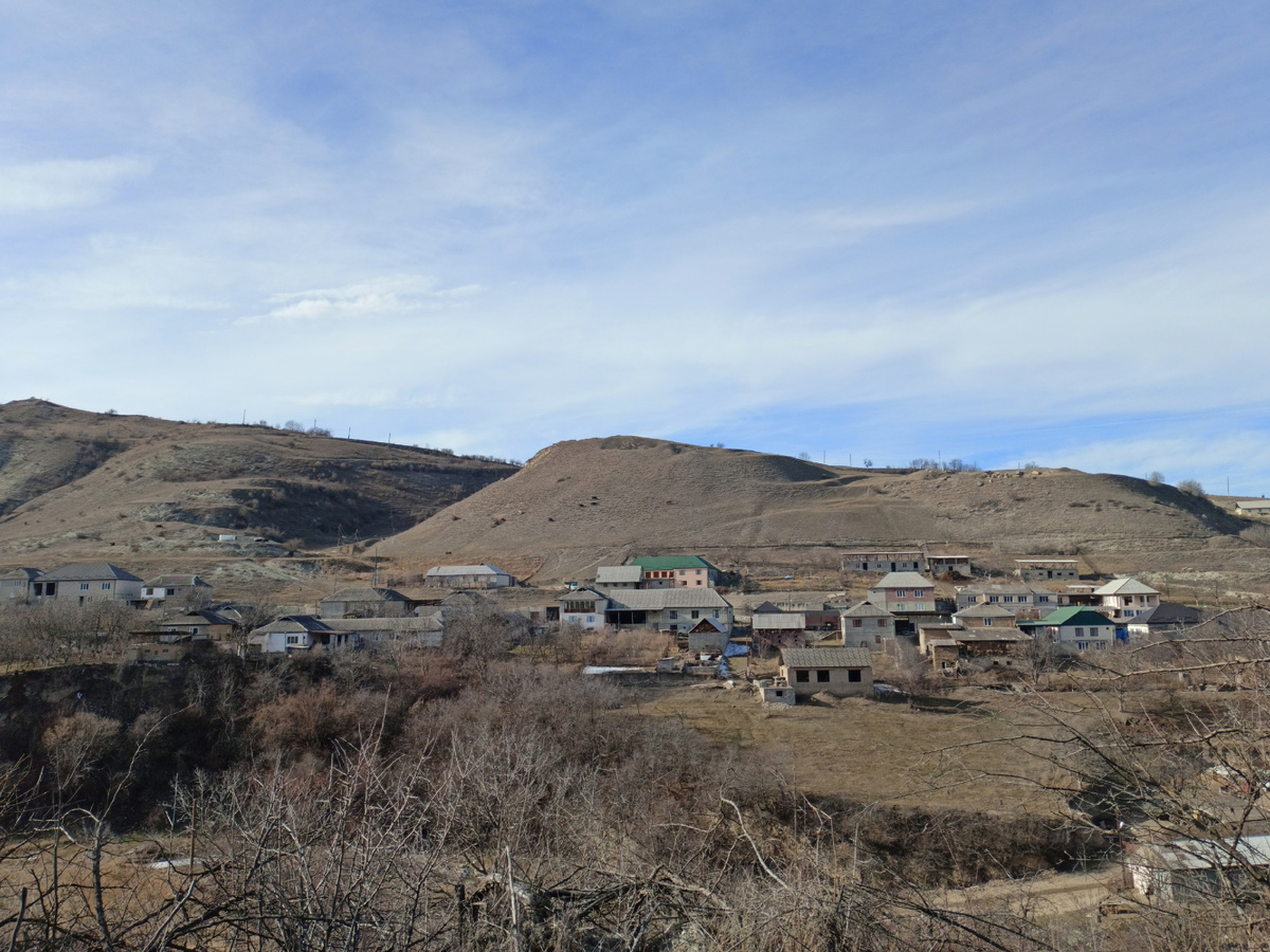 Фото автора: вид на новый район горного села (Дагестан, январь 2024)