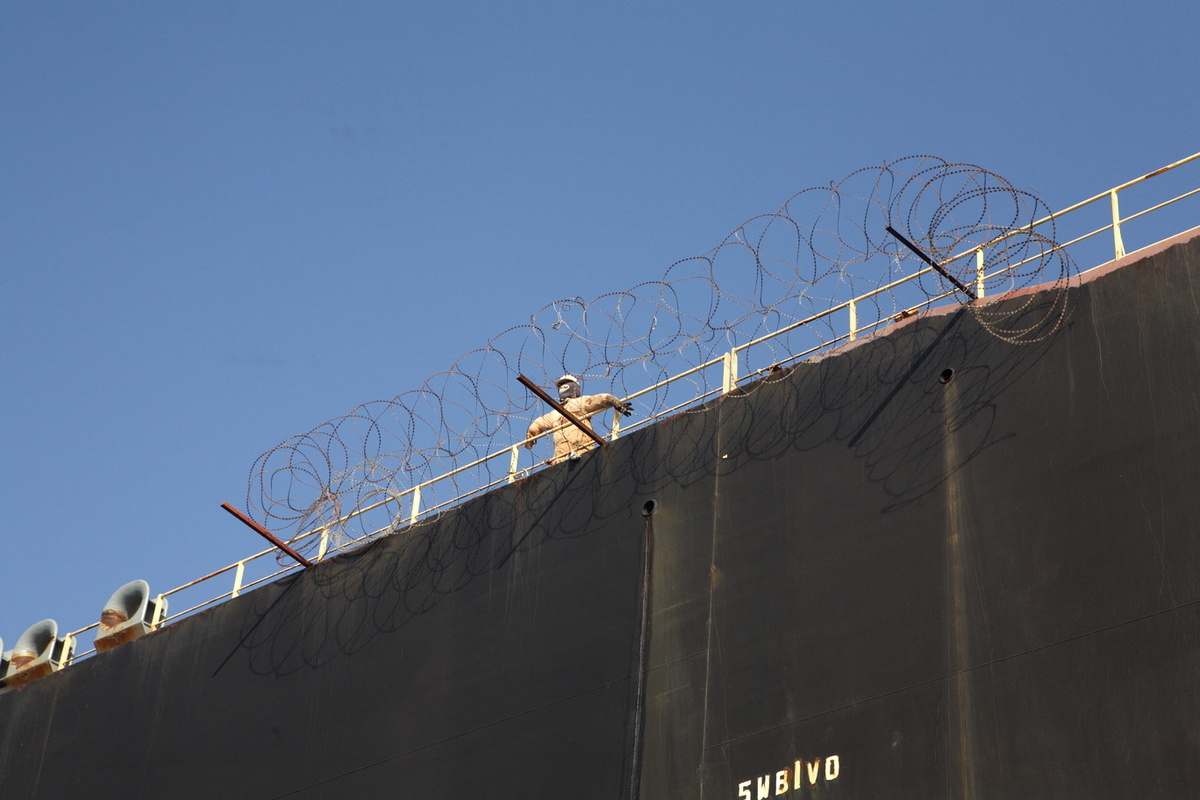 Защита танкеров от пиратов.