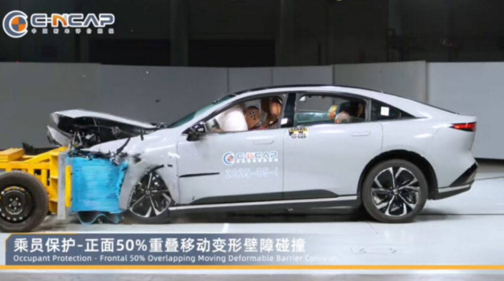 Mazda EZ-6 прошла тесты на безопасность в Китае.