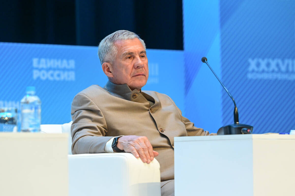 Рустам Минниханов: «Конечно, мы все хотим комфортно жить в нашем Татарстане и чтобы он продолжил развиваться. Если есть доверие с вашей стороны, то будем и дальше двигаться вместе»Фото: rais.tatarstan.ru