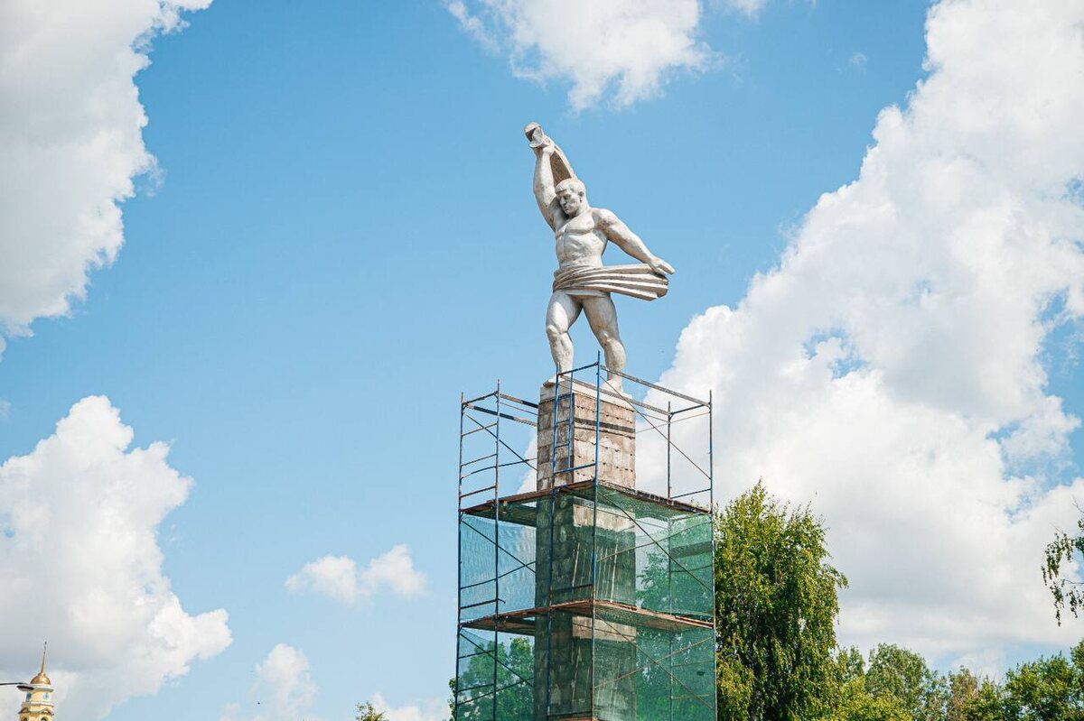    В Липецке поменяют постамент памятнику «Борцам революции» за 6,8 млн рублей администрация Липецка