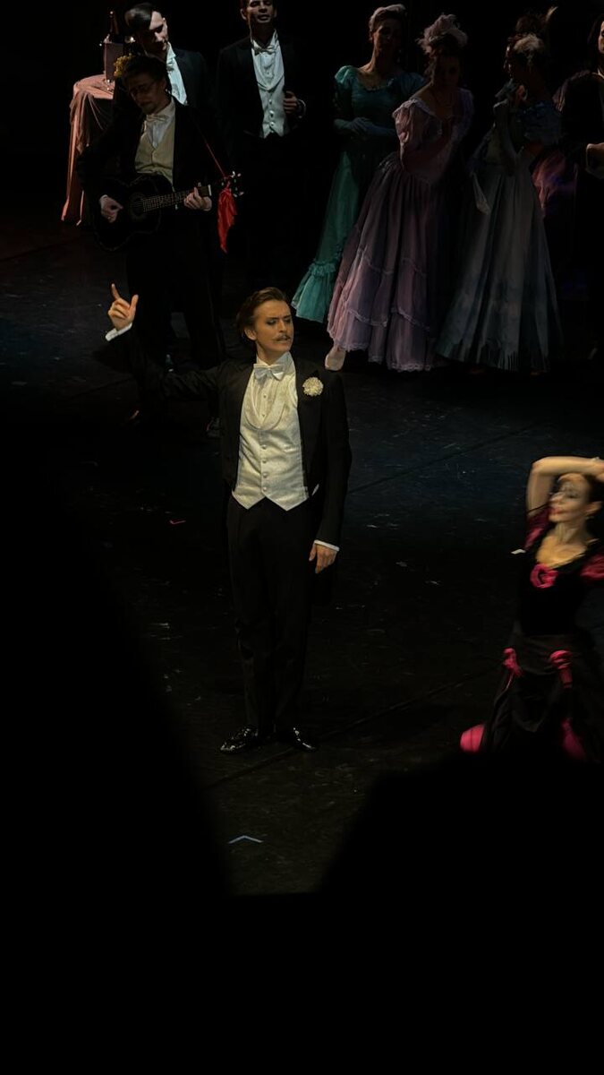 Анюта — Кристина Кретова. Артынов — Денис Родькин.