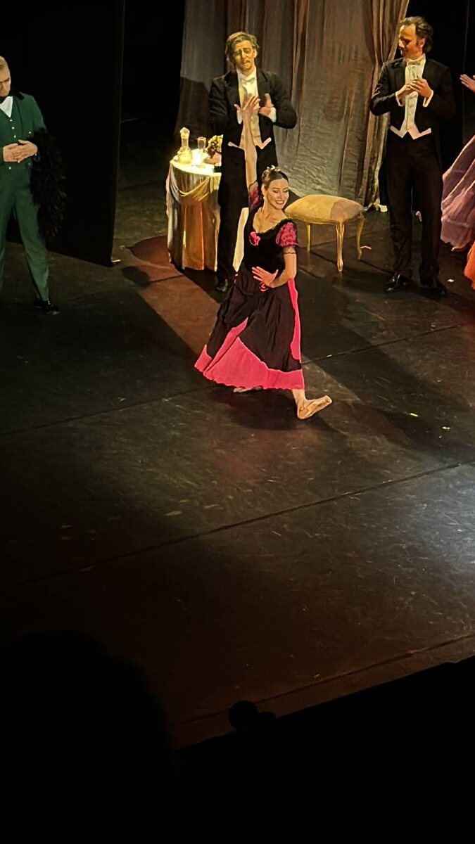 Анюта — Кристина Кретова.