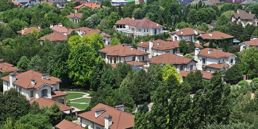 Роскошь за высоким забором: как устроена жизнь в «краснодарской Рублёвке»