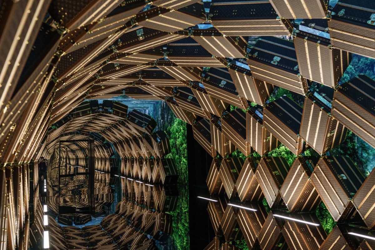 Корабль чемоданов: как Louis Vuitton превратил шопинг в иммерсивное путешествие