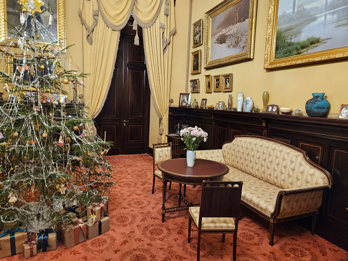 Палисандровая гостиная