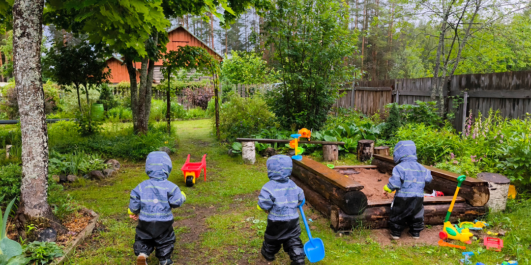 Как прошел июнь в деревне у тройняшек