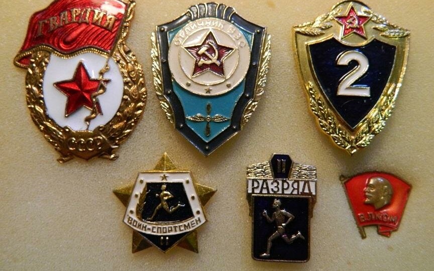 Цена солдатским значкам...