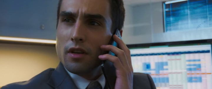 Это Джон. Ему 20+ лет и он не бородат. Кадр из фильма.