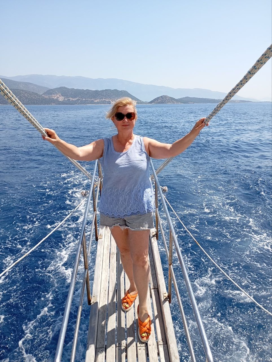 Чакры всегда должны быть на месте. Их легко узнать. Если энергии нет, значит чакры ушли работать на других и их не узнать.